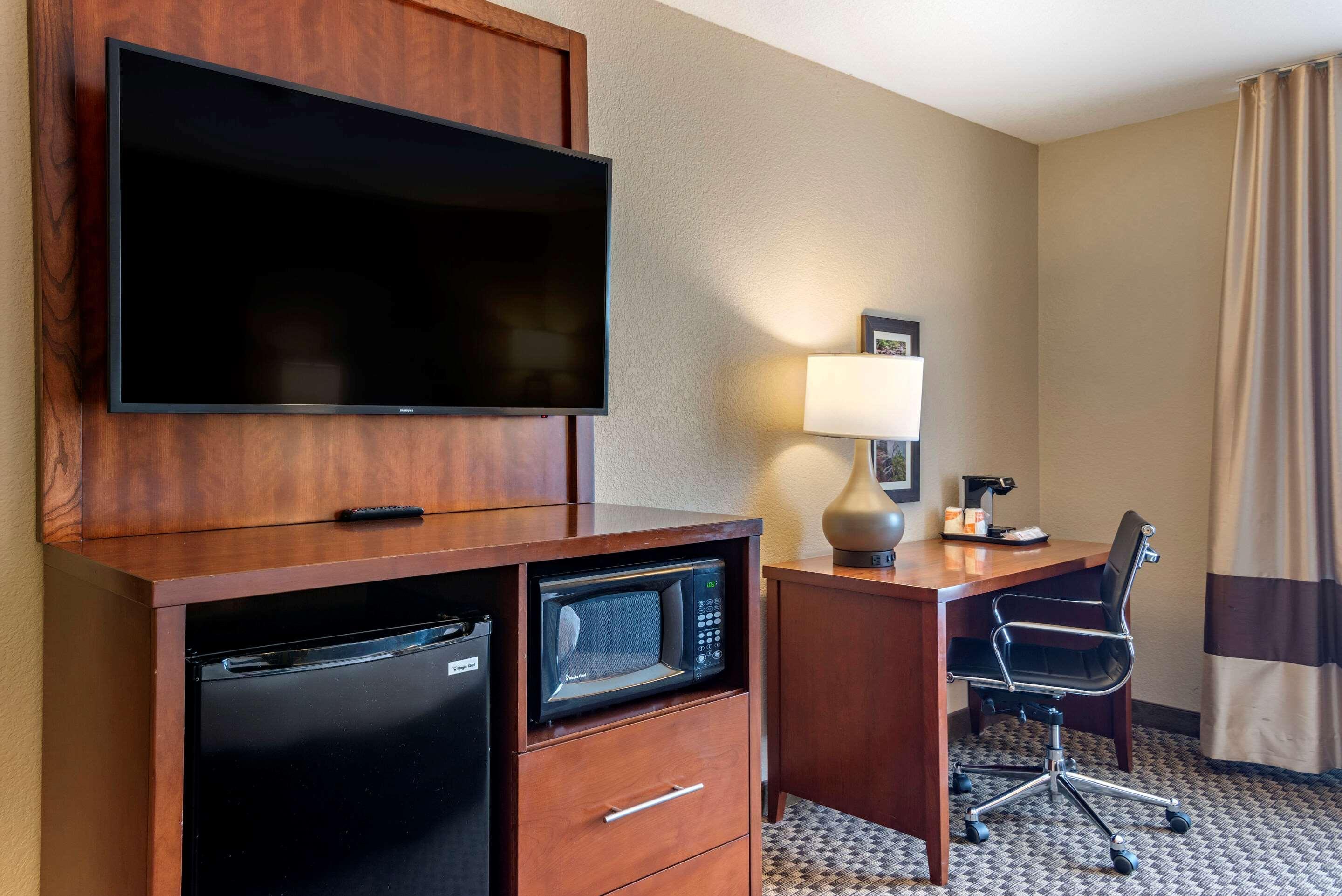 Comfort Inn & Suites Blue Ridge Eksteriør billede