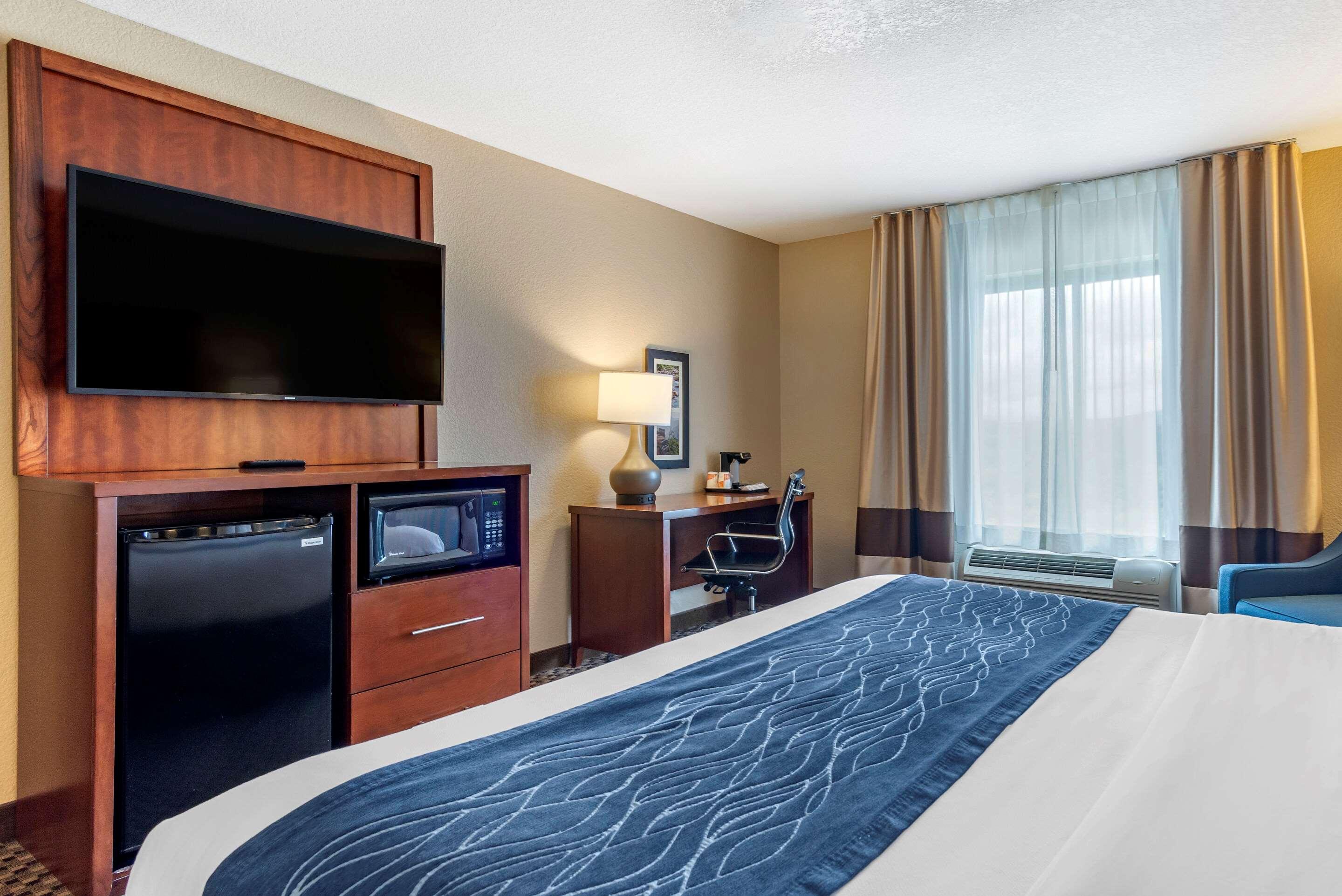 Comfort Inn & Suites Blue Ridge Eksteriør billede