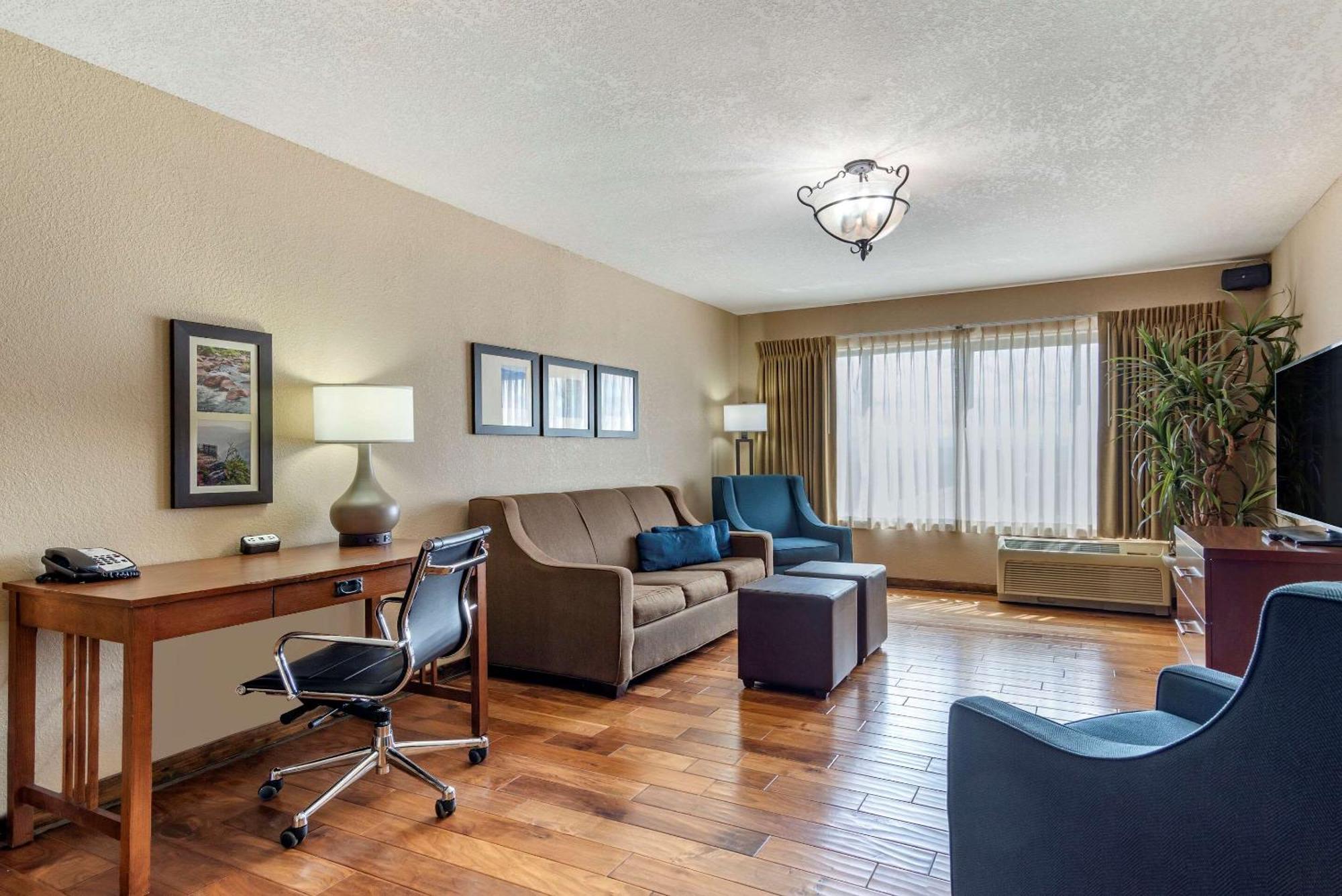 Comfort Inn & Suites Blue Ridge Eksteriør billede